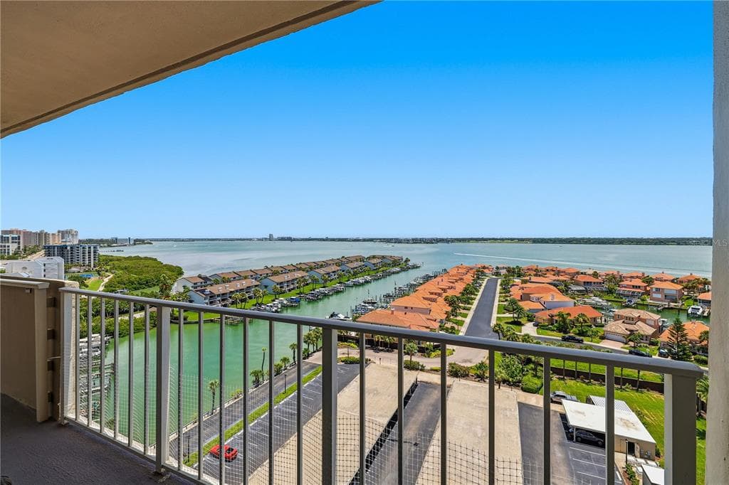 1621 GULF BOULEVARD 1408 photo 8
