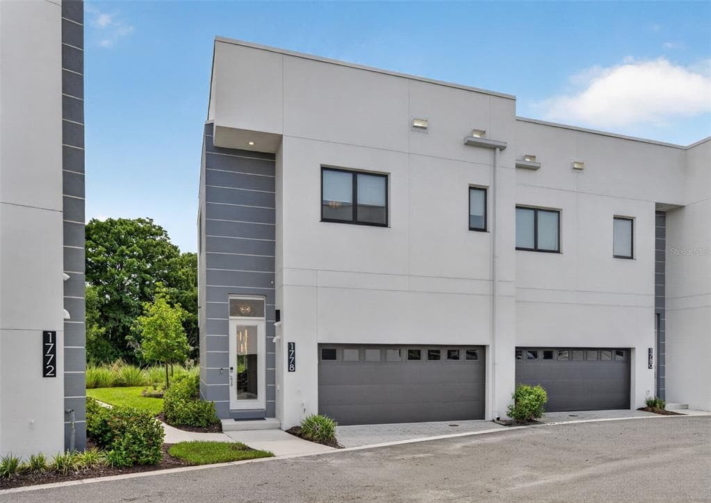 1778 MONDRIAN CIRCLE 2