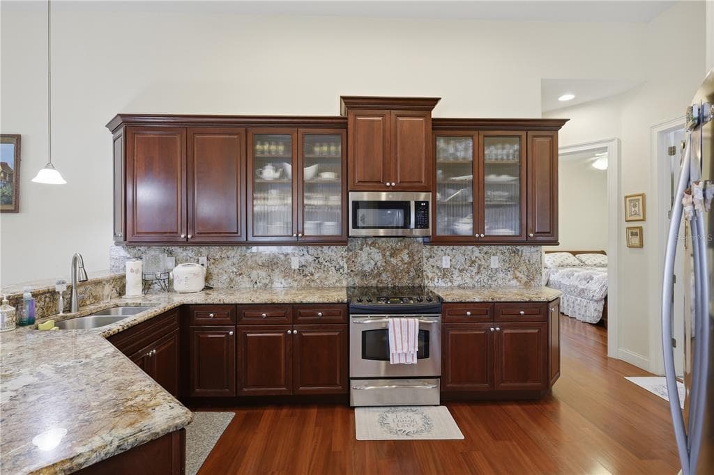 15 FLEMING COURT photo 14