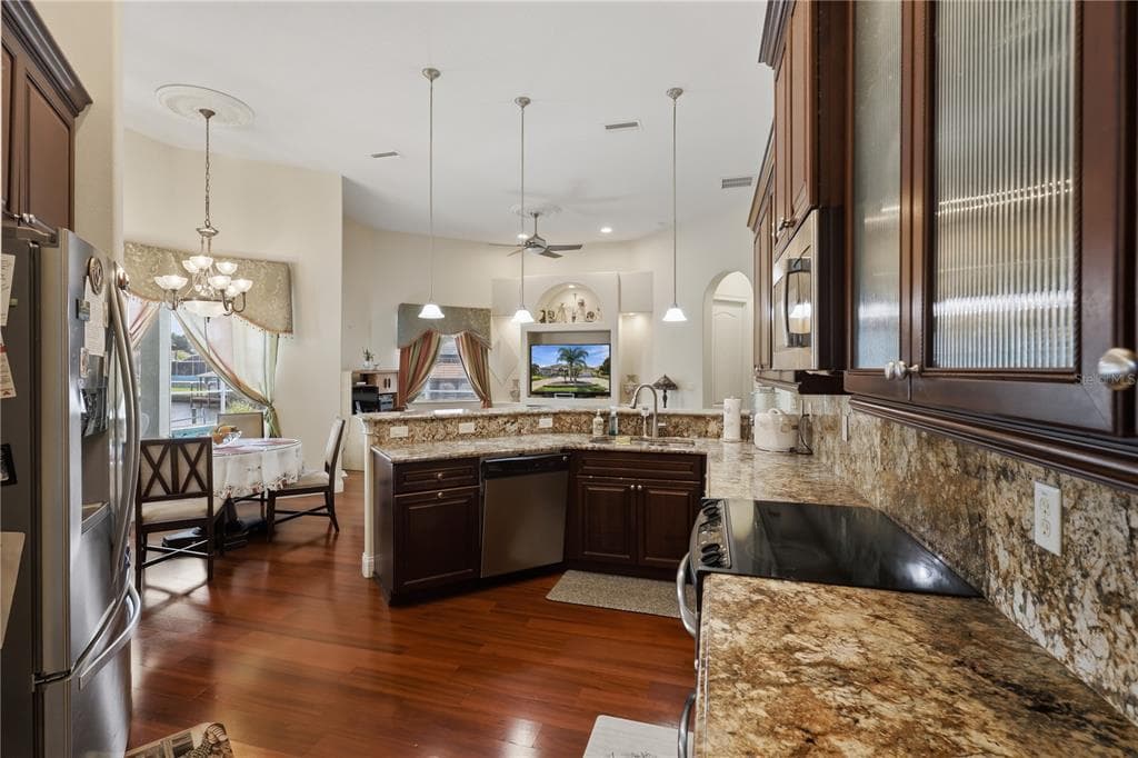 15 FLEMING COURT photo 15