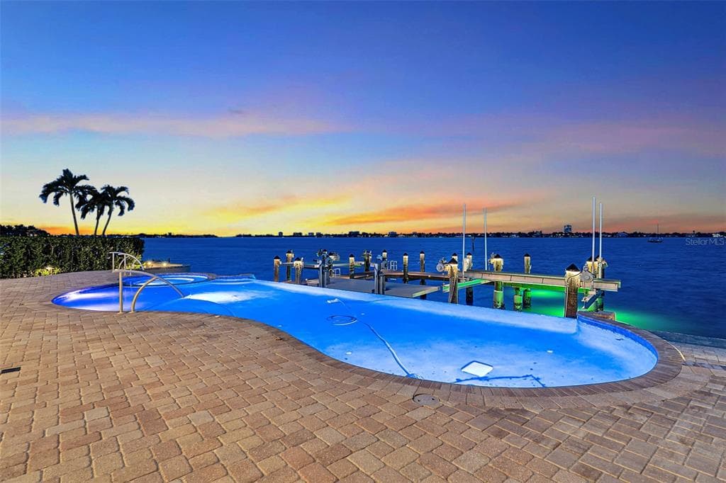 1372 HARBOR DRIVE photo 5