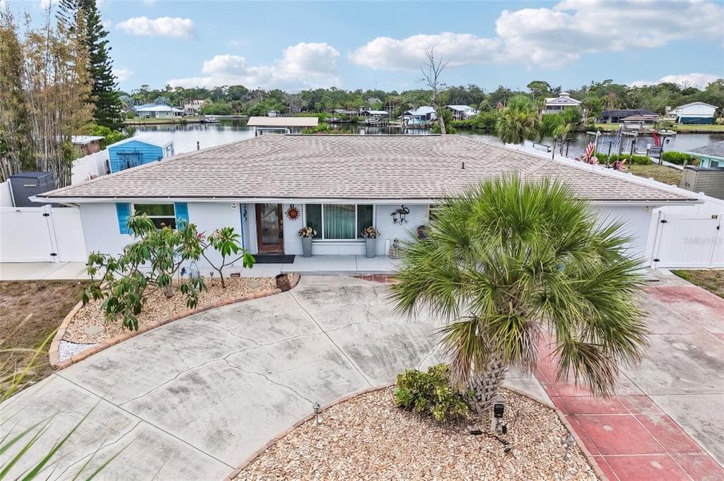 806 BLUE HERON BOULEVARD photo 2