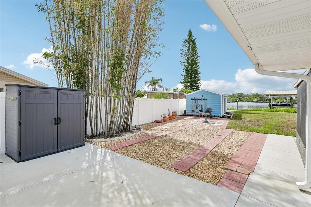 806 BLUE HERON BOULEVARD photo 22