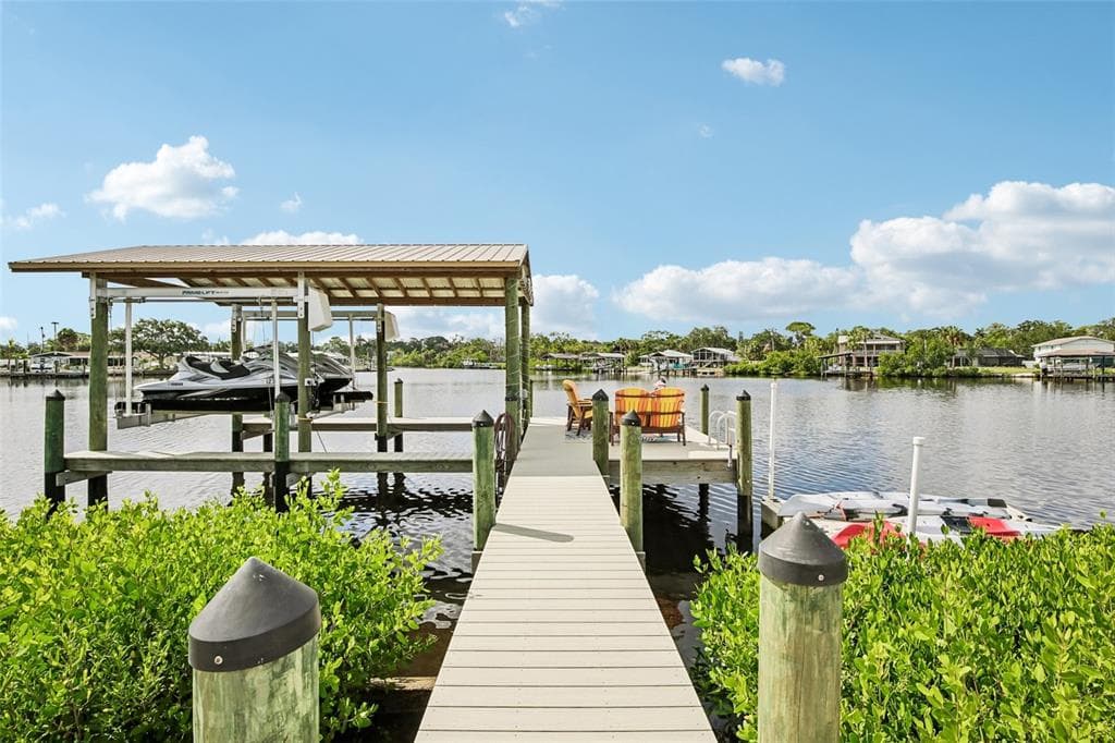 806 BLUE HERON BOULEVARD photo 1