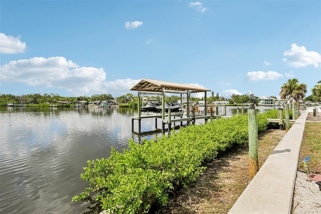 806 BLUE HERON BOULEVARD photo 24