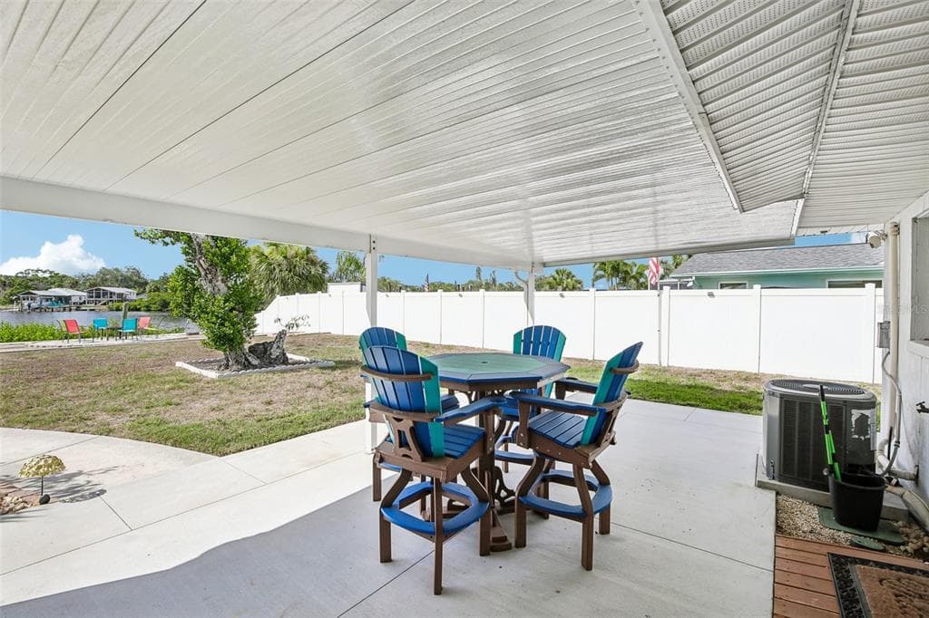806 BLUE HERON BOULEVARD photo 18