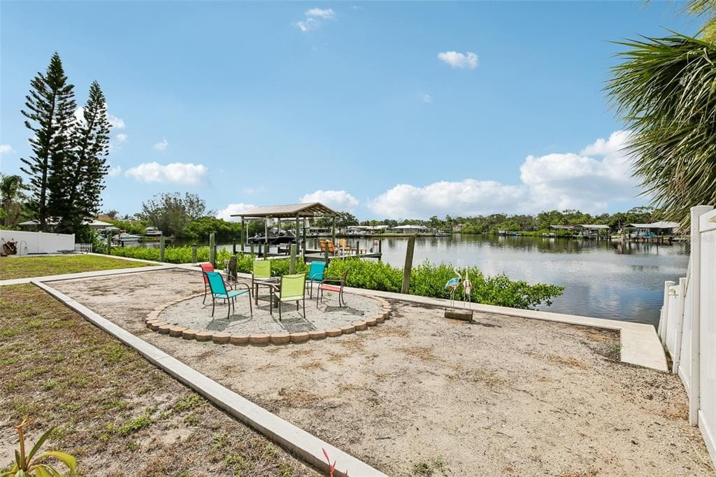 806 BLUE HERON BOULEVARD photo 25