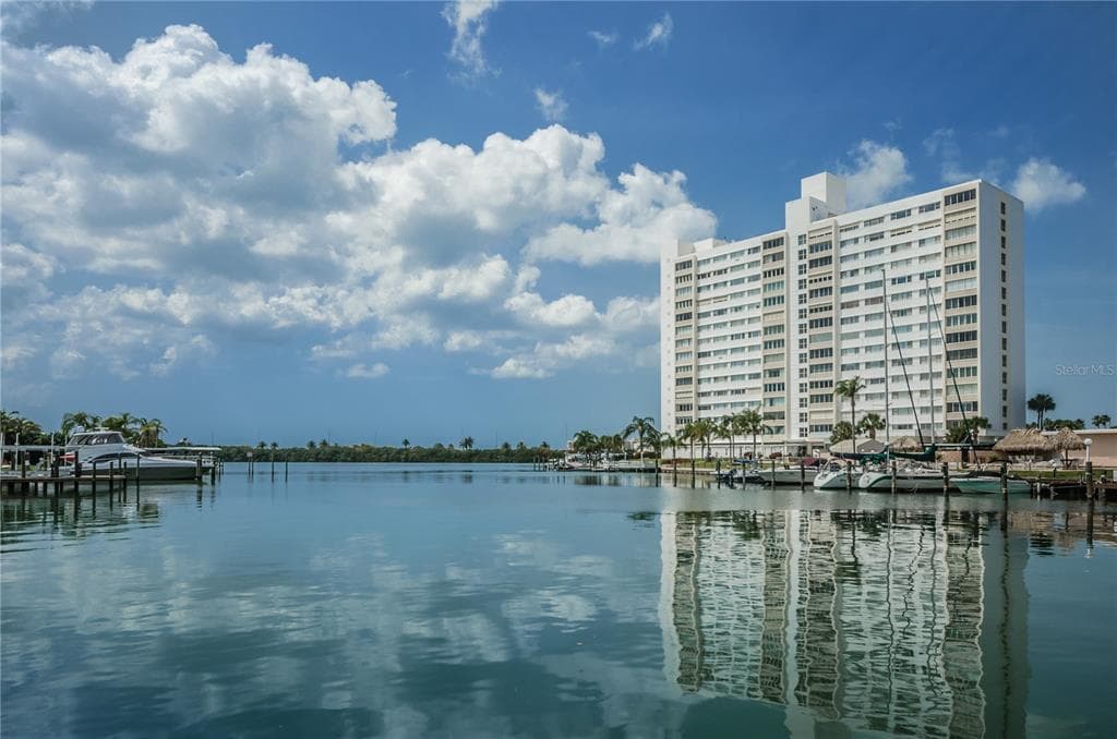 31 ISLAND WAY 508 photo 1