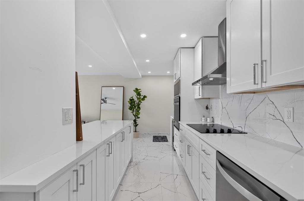 31 ISLAND WAY 508 photo 8