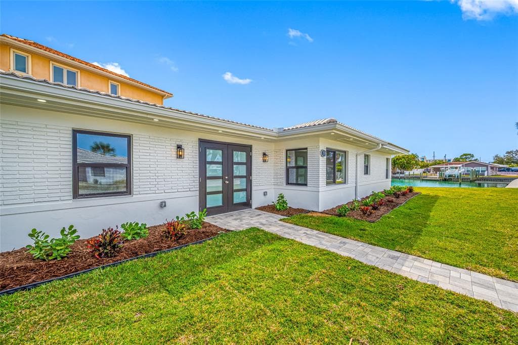 370 59TH AVENUE photo 2