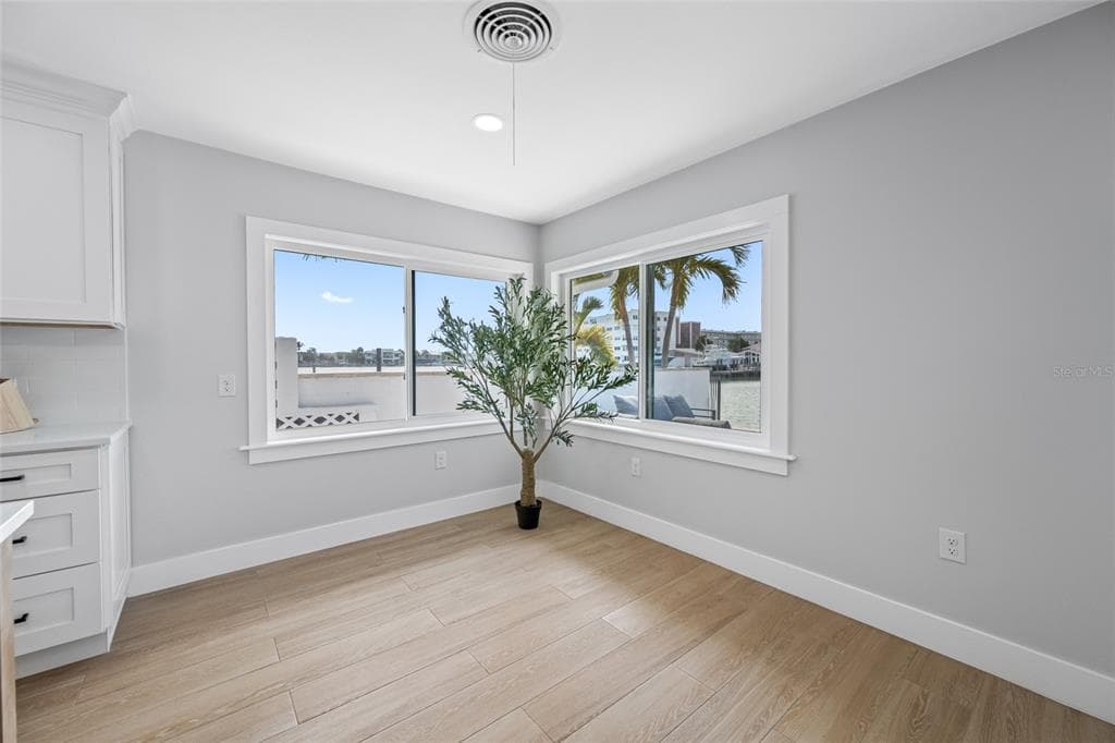 370 59TH AVENUE photo 21