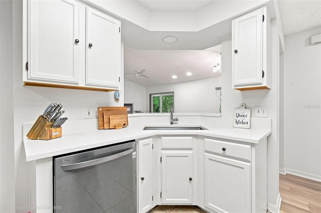 1014 HARDWOOD DRIVE photo 13