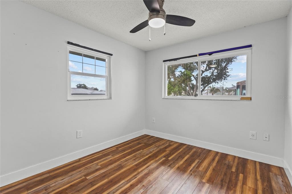 611 LEONA AVENUE photo 17