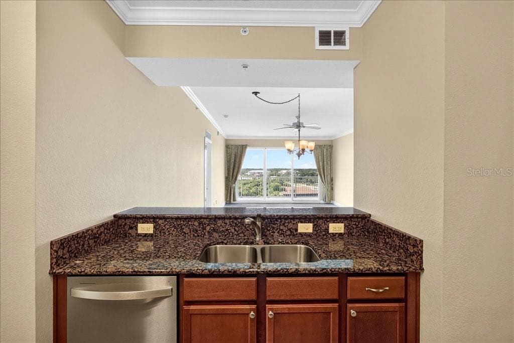 2801 S RIDGEWOOD AVENUE 806 photo 9