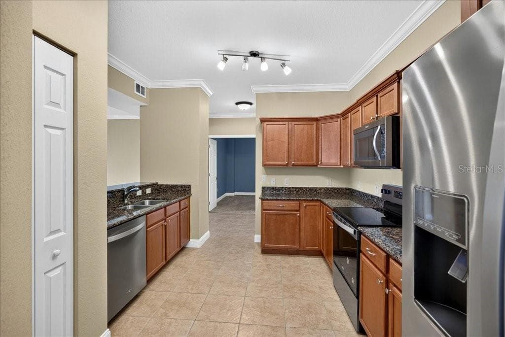 2801 S RIDGEWOOD AVENUE 806 photo 10