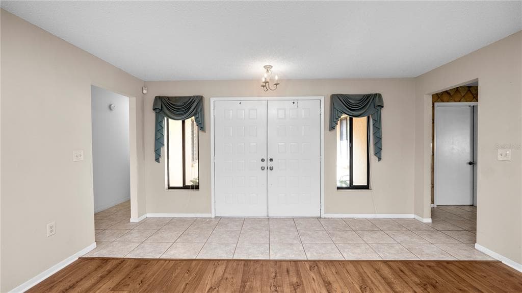 1031 ROLLING WOODS LANE photo 4