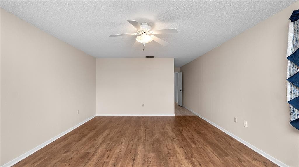 1031 ROLLING WOODS LANE photo 25