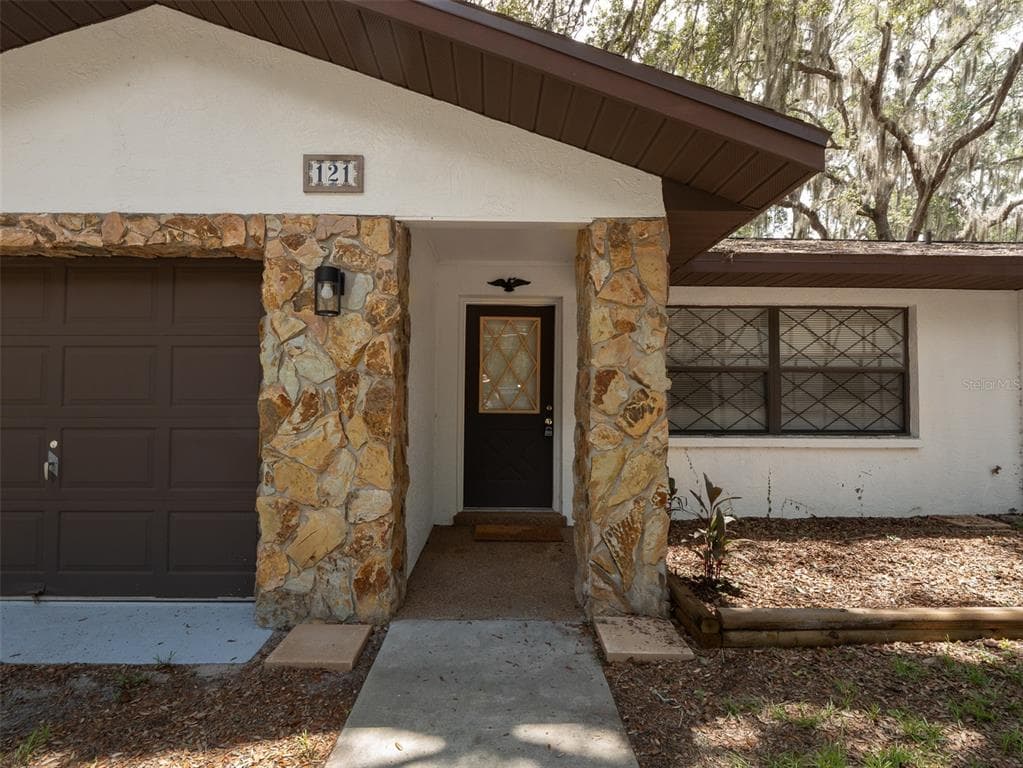 121 SERENA CIRCLE photo 3