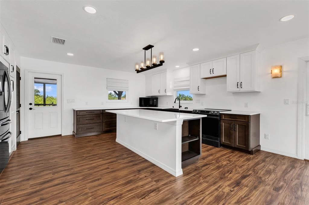 3129 BANYAN WAY photo 9