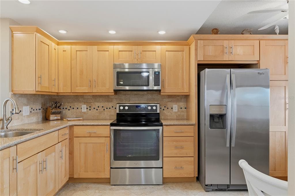 300 WOODETTE DRIVE 602 photo 17