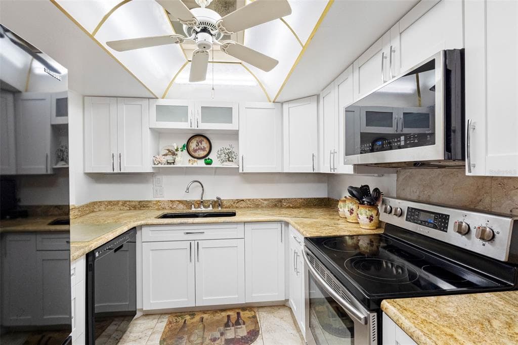 1430 GULF BOULEVARD 501 photo 9