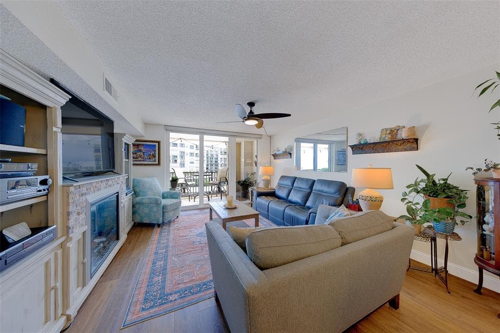 1460 GULF BOULEVARD 305 photo 10