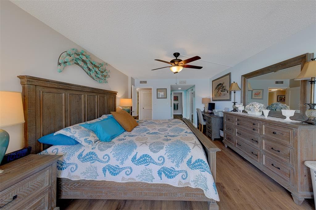 1460 GULF BOULEVARD 305 photo 14