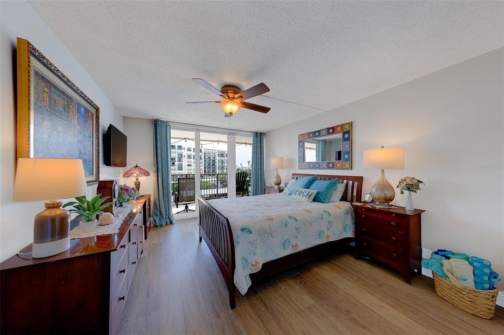 1460 GULF BOULEVARD 305 photo 18