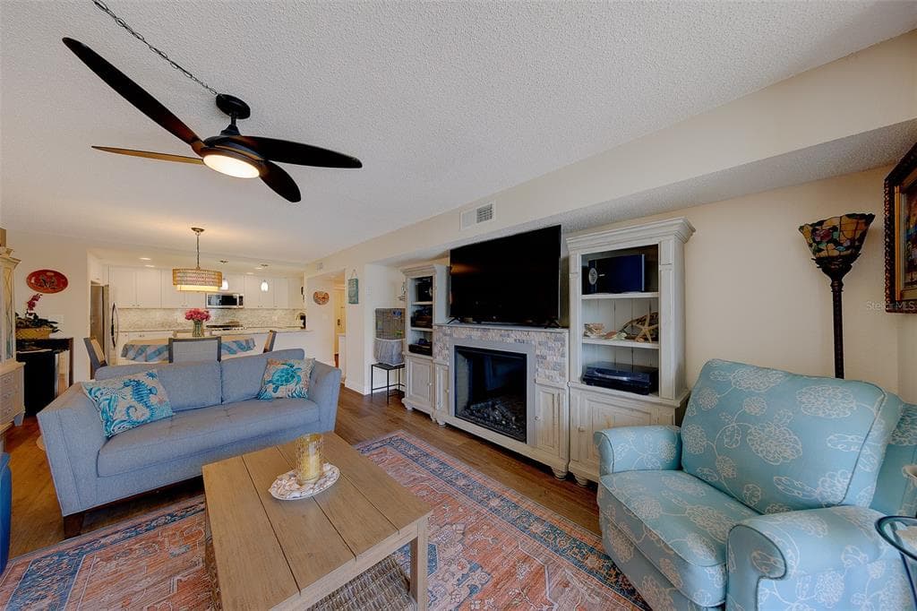 1460 GULF BOULEVARD 305 photo 11