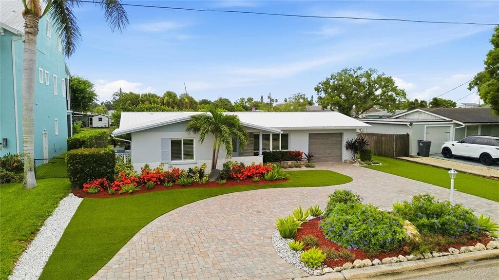 720 IXORA AVENUE photo 2