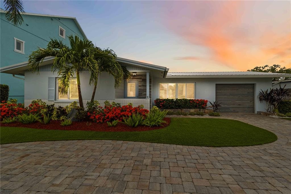 720 IXORA AVENUE photo 3