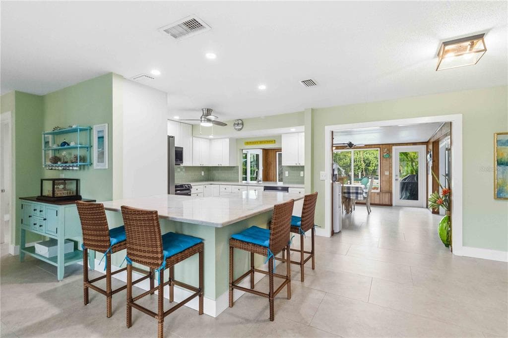 720 IXORA AVENUE photo 11