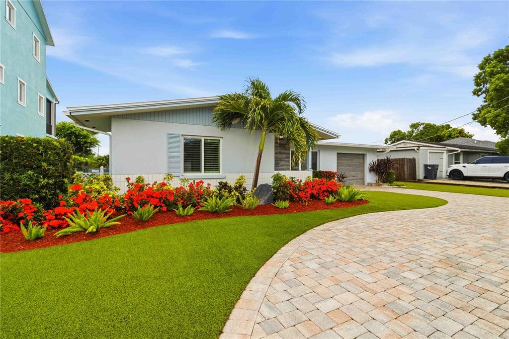 720 IXORA AVENUE photo 4