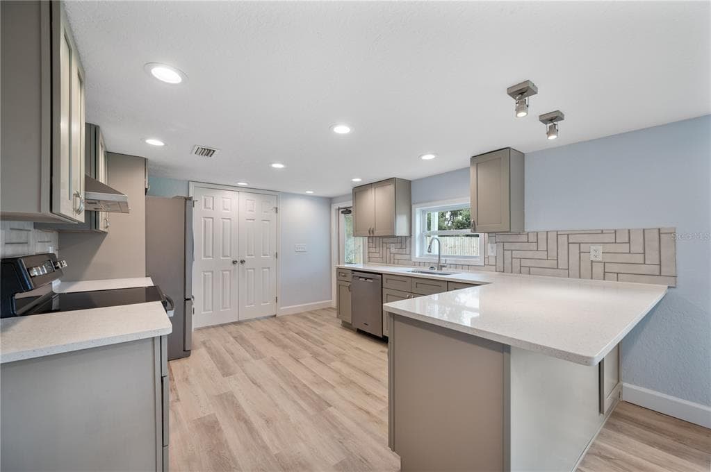5418 COOPER LANE 4