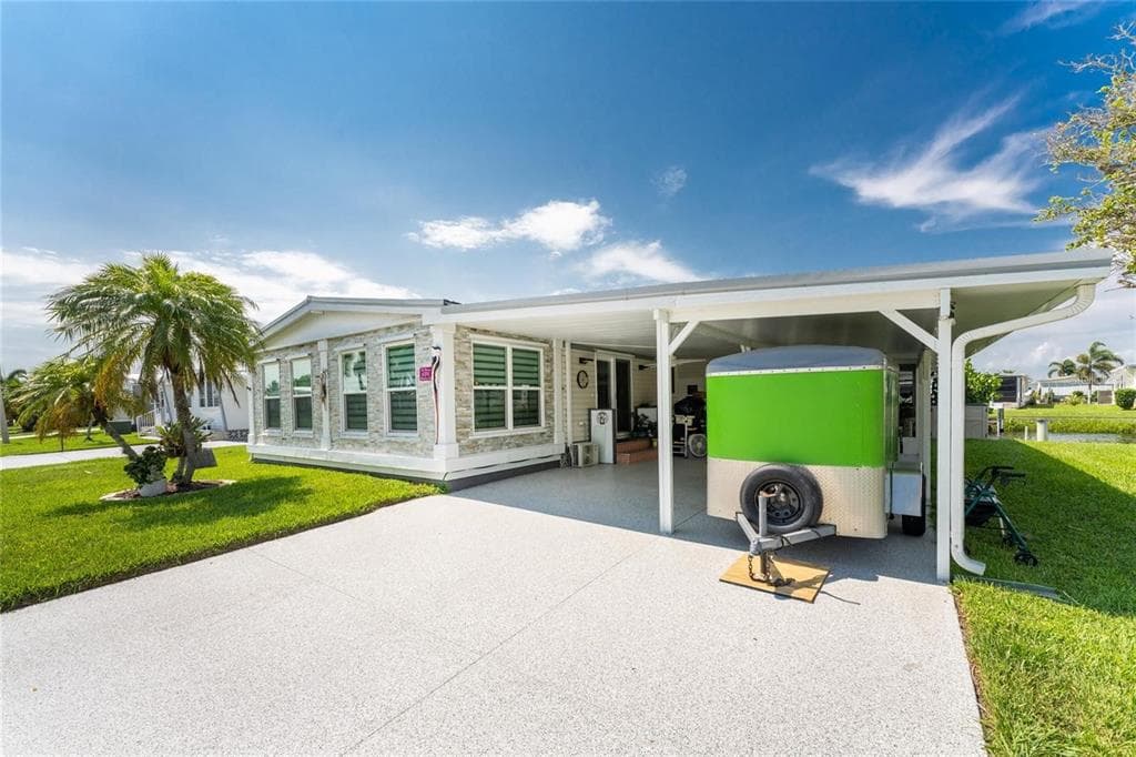 624 BLACKBURN BOULEVARD photo 3