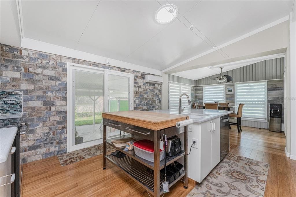 624 BLACKBURN BOULEVARD photo 15