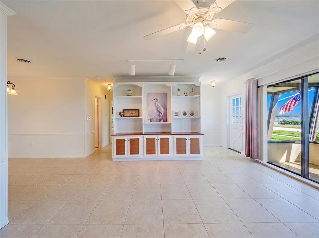 2410 RIVERSIDE DRIVE E photo 13