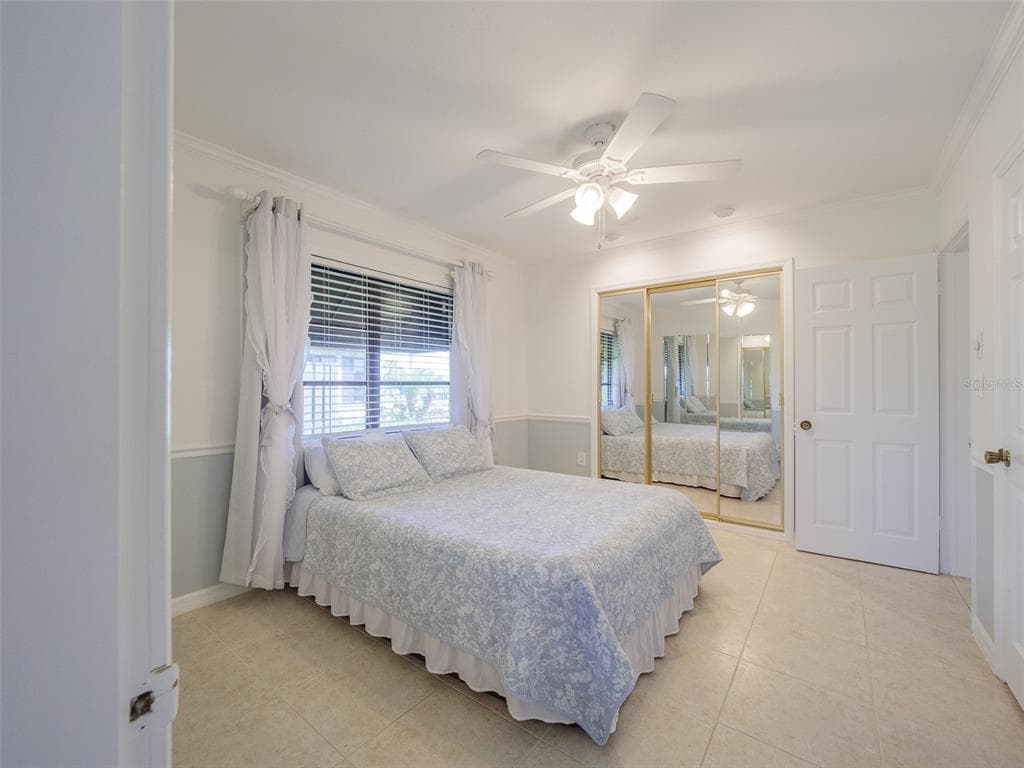 2410 RIVERSIDE DRIVE E photo 20