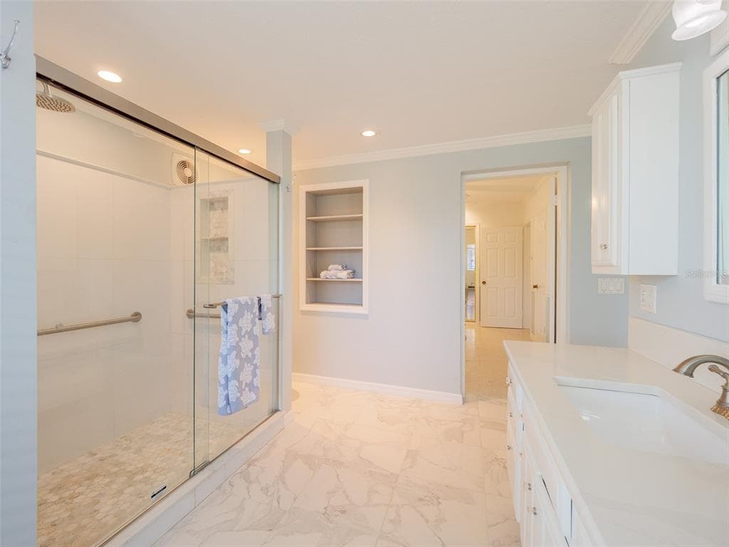 2410 RIVERSIDE DRIVE E photo 24