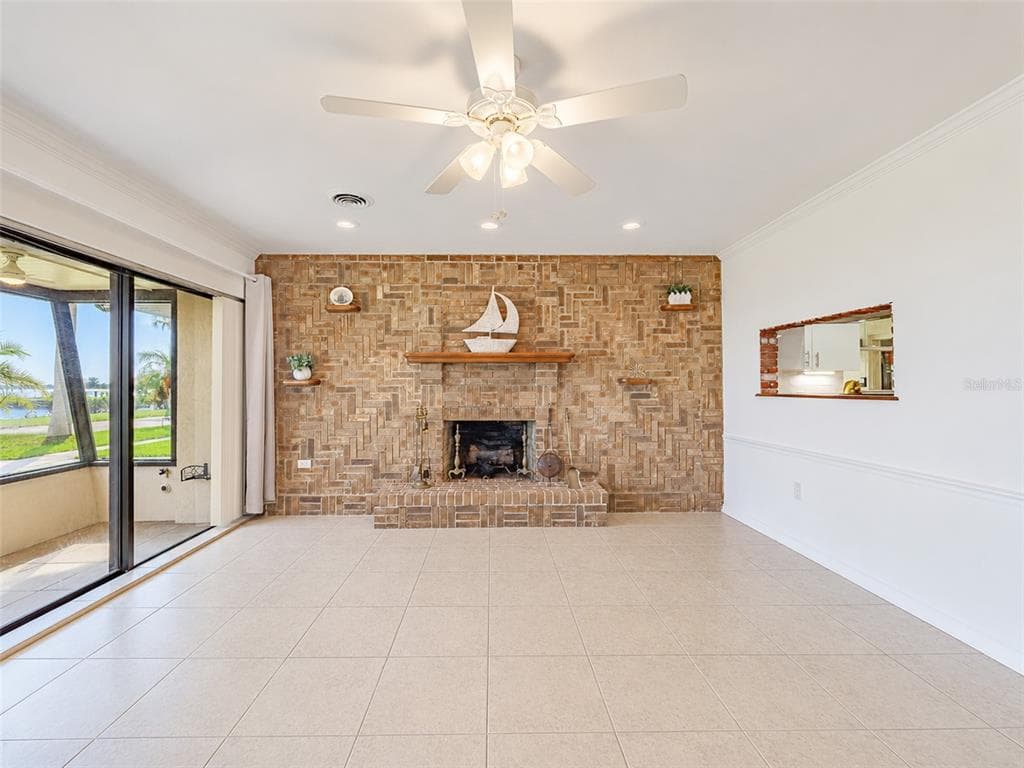 2410 RIVERSIDE DRIVE E photo 11