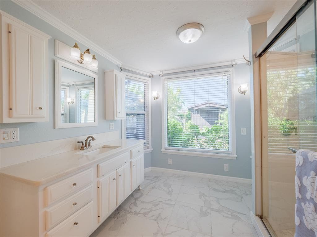 2410 RIVERSIDE DRIVE E photo 21