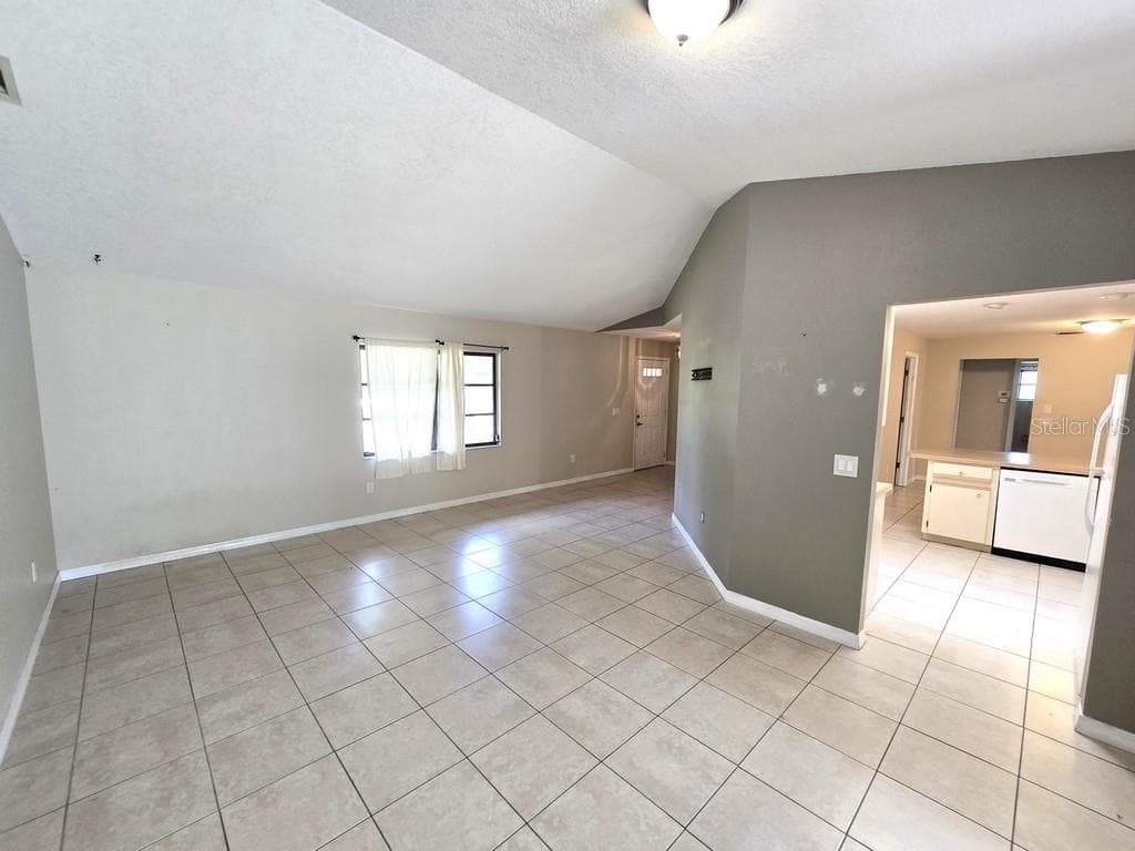 279 KINDRED BOULEVARD photo 3