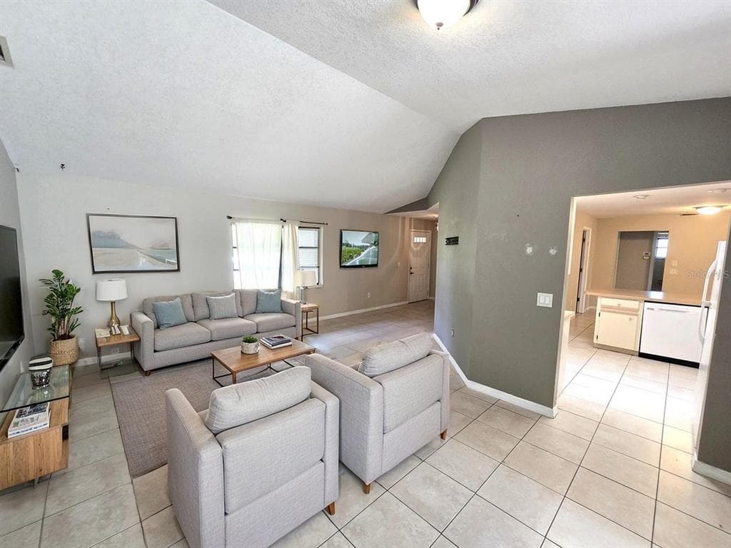 279 KINDRED BOULEVARD photo 4