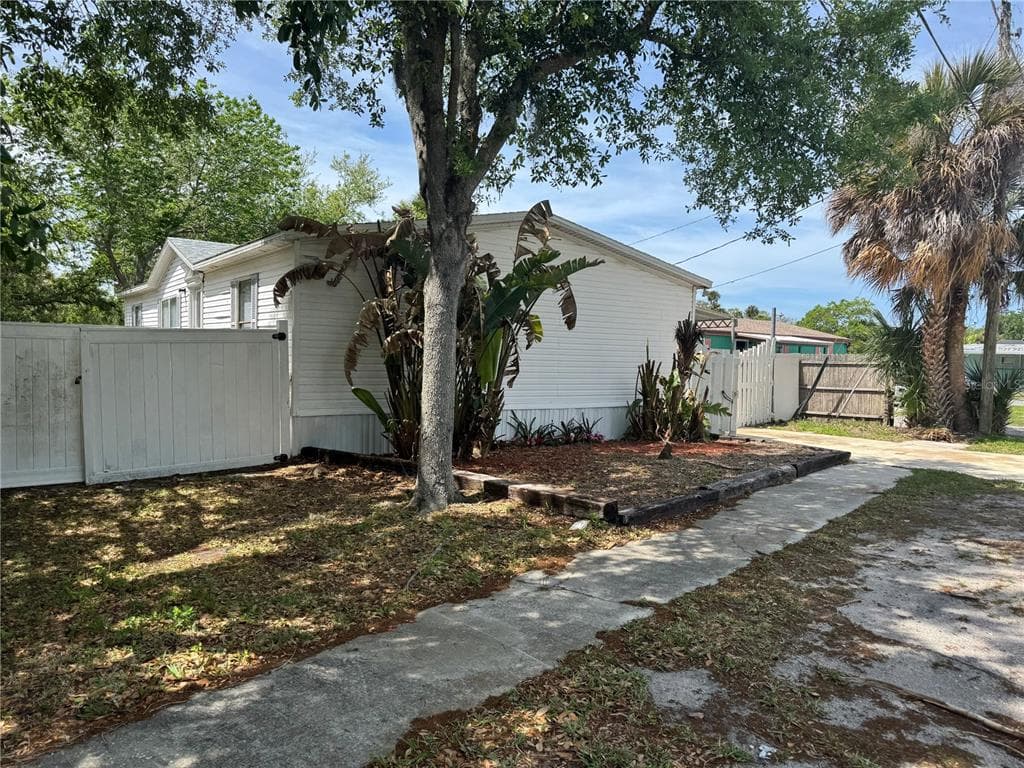 5406 SYDNEY STREET photo 1
