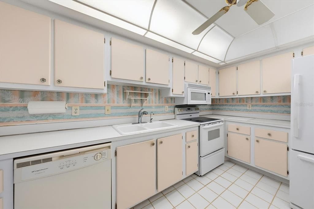 255 DOLPHIN POINT 307 photo 6