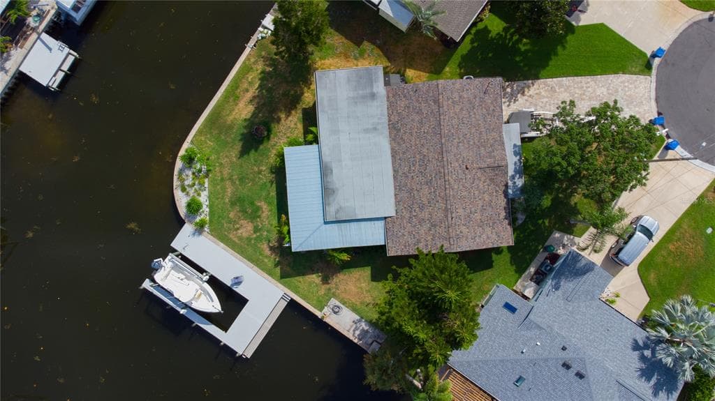 318 CIRCLE DRIVE photo 6
