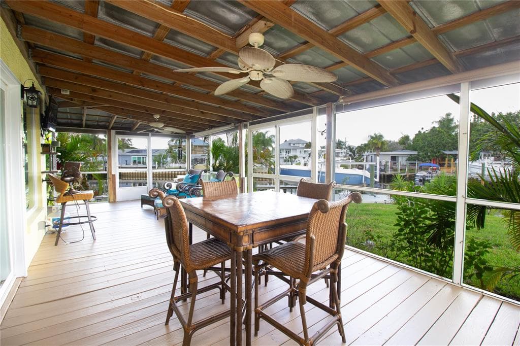 318 CIRCLE DRIVE photo 17