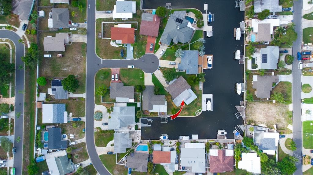 318 CIRCLE DRIVE photo 3