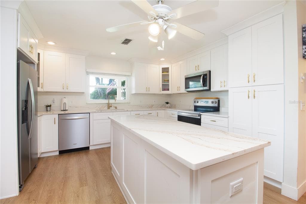 318 CIRCLE DRIVE photo 20