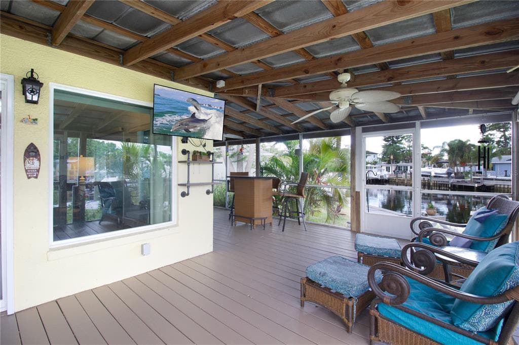 318 CIRCLE DRIVE photo 18